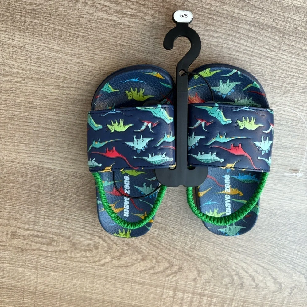 Little boys dinosaur sandals wave zone size 5-6 NWOT